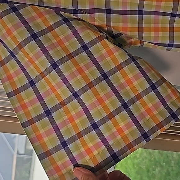 ALAN FLUSSER, Mens plaid short sleeve shirt. Size large. Just dry cleaned. down - Picture 3 of 10